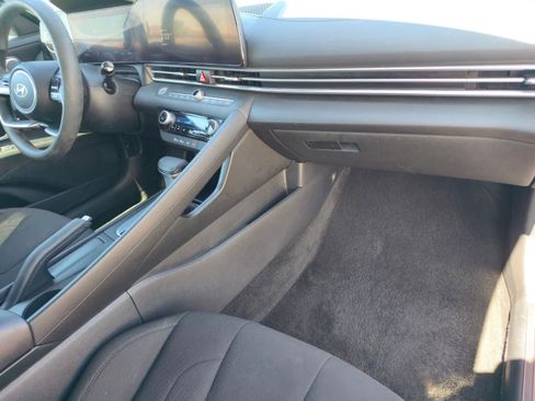 Used 2024 Hyundai Elantra SEL FWD image 12