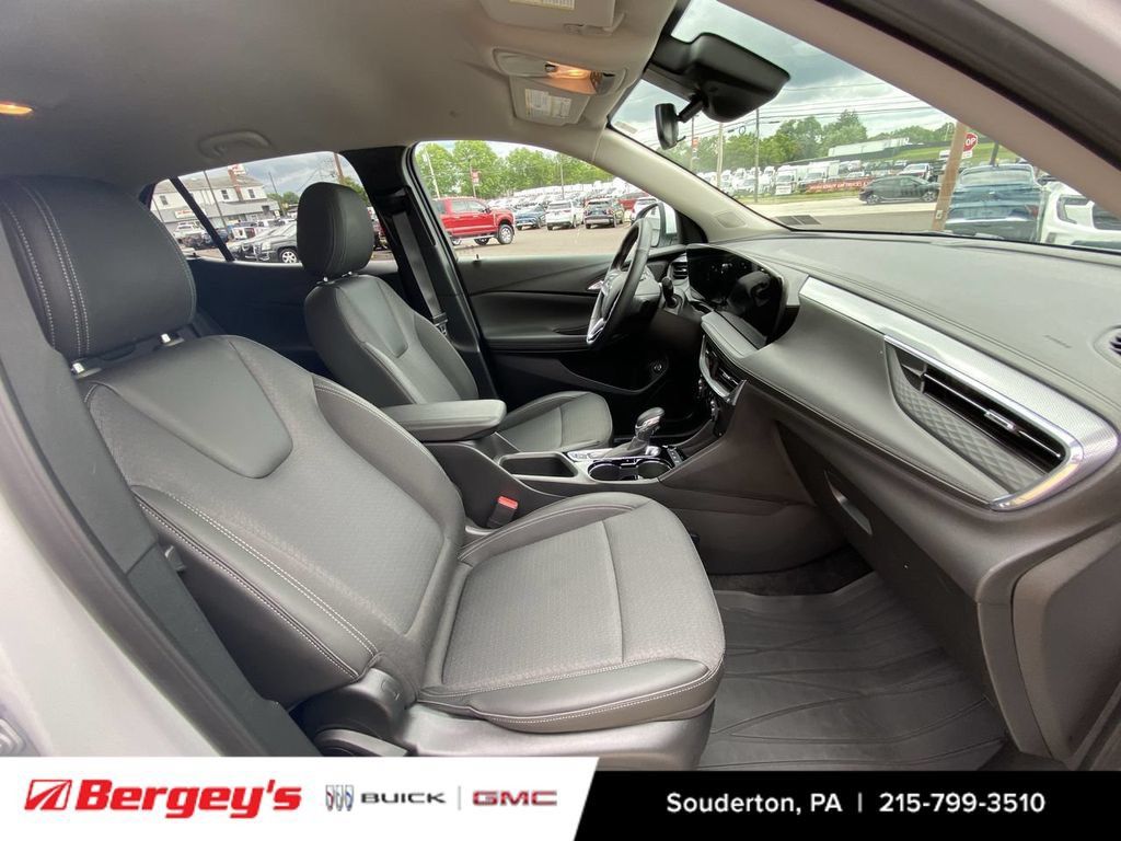Used 2025 Buick Encore GX Preferred w/ Comfort Package AWD/4WD image 32
