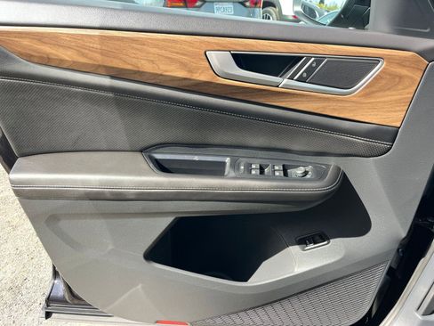 Used 2025 Volkswagen Atlas SE image 18