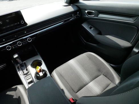 Used 2025 Honda Civic Sport image 11