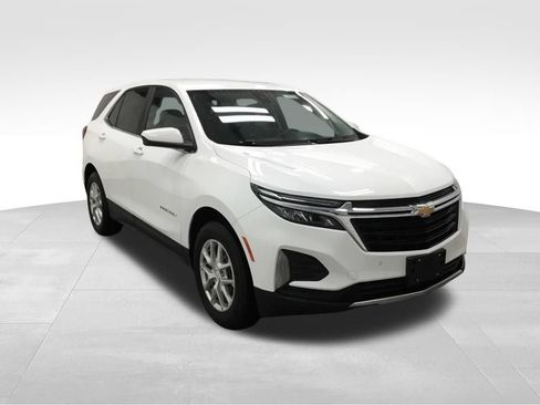 Used 2022 Chevrolet Equinox LT w/ Driver Convenience Package AWD/4WD image 3