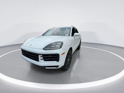 Used 2024 Porsche Cayenne AWD/4WD image 3