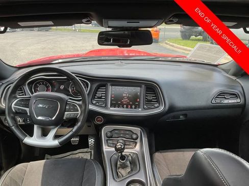 Used 2015 Dodge Challenger SRT image 17