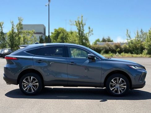Used 2023 Toyota Venza LE AWD/4WD image 6