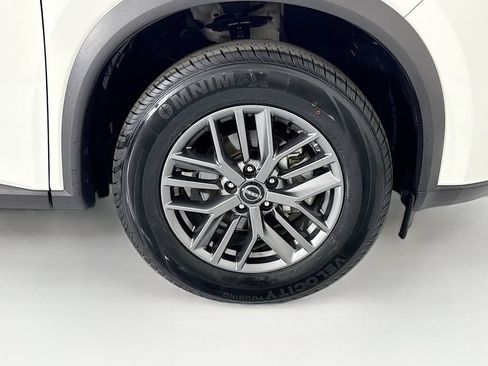 Used 2024 Nissan Rogue S FWD image 32
