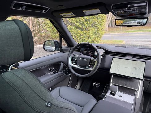 New 2025 Land Rover Range Rover SE image 8