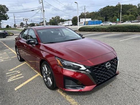 Certified 2024 Nissan Altima 2.0 SR image 2