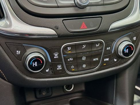 Used 2018 Chevrolet Equinox Premier image 18