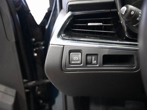 Used 2025 Cadillac XT6 Premium Luxury image 25