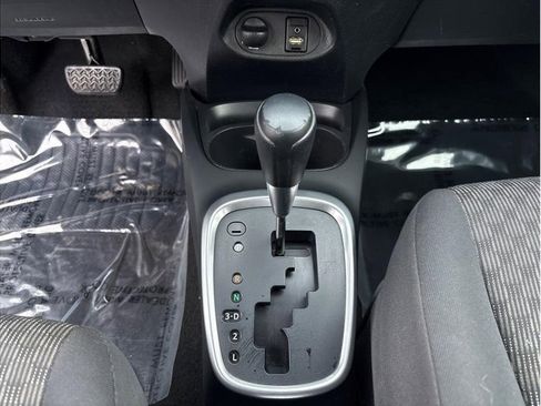 Used 2017 Toyota Yaris LE image 17