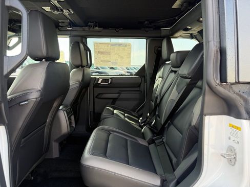 New 2026 Ford Bronco Outer Banks w/ Sasquatch Package image 9