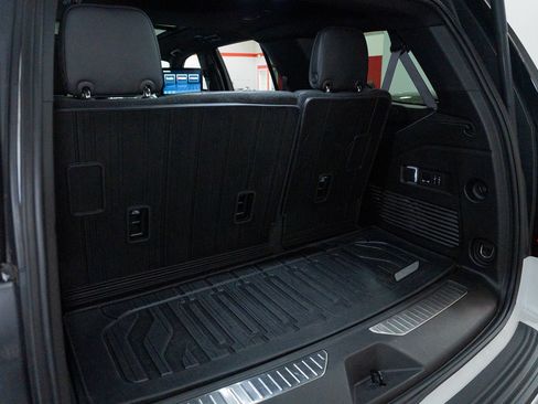 Used 2024 GMC Yukon Denali AWD/4WD image 36