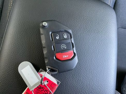 New 2025 Jeep Gladiator Sport AWD/4WD image 34