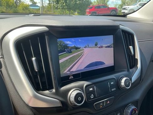 Used 2023 GMC Terrain SLT w/ Infotainment Package II FWD image 29