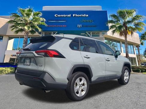 Used 2021 Toyota RAV4 XLE w/ Convenience Package FWD image 5