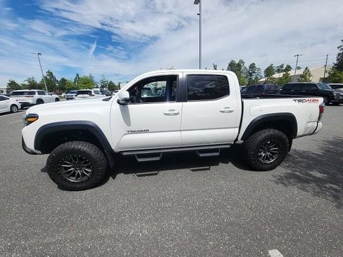 Used 2020 Toyota Tacoma TRD Off-Road w/ TRD Premium Off Road Package AWD/4WD image 8