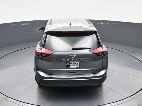 Certified 2026 Nissan Rogue SV FWD image 33