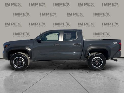 Used 2025 Toyota Tacoma TRD Off-Road image 2