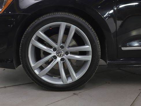 Used 2017 Volkswagen Passat 1.8T R-Line image 24