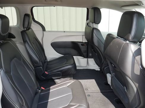 Used 2023 Chrysler Pacifica Touring-L FWD image 26