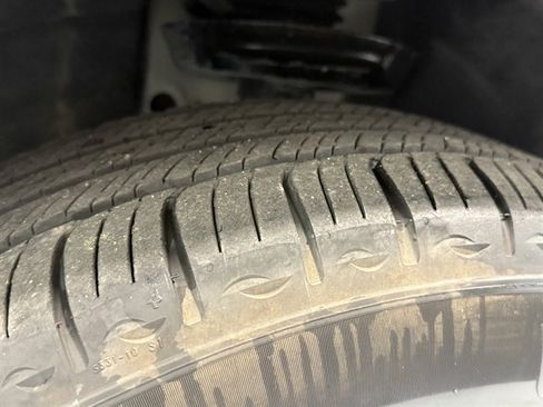 Used 2024 GMC Terrain SLT image 9