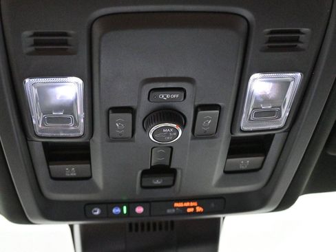 Used 2025 GMC Yukon Denali Ultimate AWD/4WD image 32