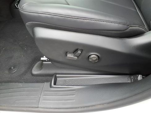 New 2026 Chrysler Pacifica Select AWD/4WD image 17
