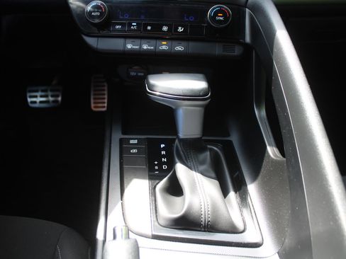 Used 2025 Hyundai Elantra Sport FWD image 33