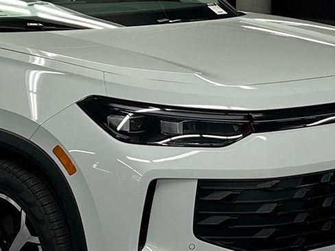 New 2026 Volkswagen Tiguan SE image 42