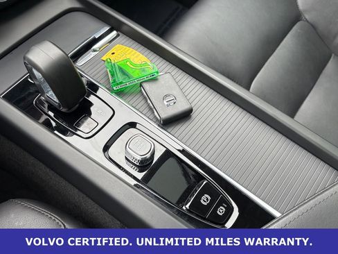 Certified 2025 Volvo XC60 B5 Core AWD/4WD image 22