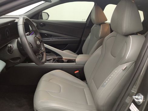 Used 2025 Hyundai Elantra Limited FWD image 17
