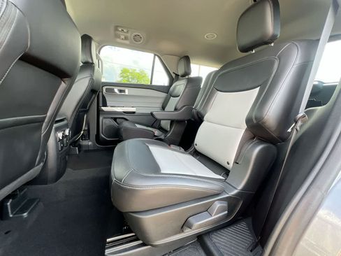 Used 2024 Ford Explorer XLT w/ Equipment Group 202A AWD/4WD image 19