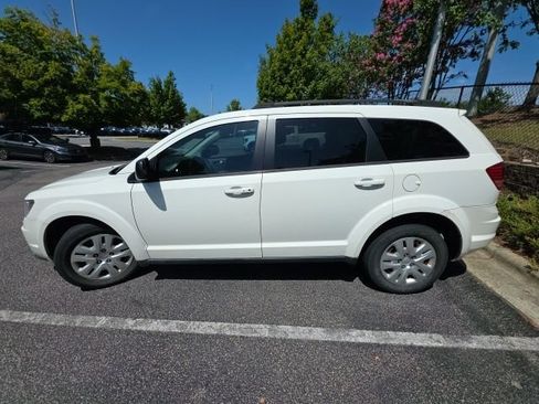 Used 2020 Dodge Journey SE FWD image 9