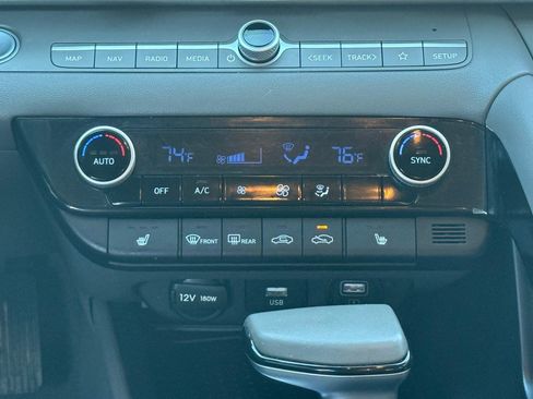 Used 2023 Hyundai Elantra SEL w/ Convenience Package image 35