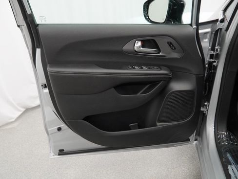 New 2026 Chrysler Pacifica Select image 27