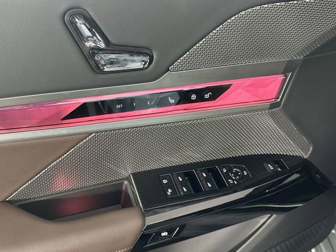 Used 2025 BMW 740i xDrive image 13