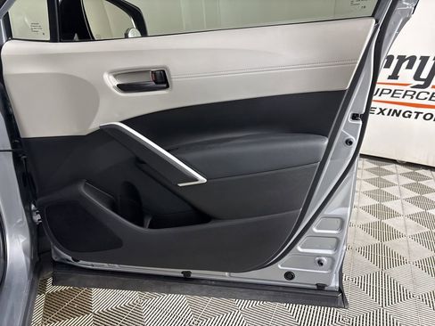 Used 2025 Toyota Corolla Cross L image 25