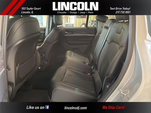 New 2025 Jeep Grand Cherokee Limited w/ Black Appearance Package image 12