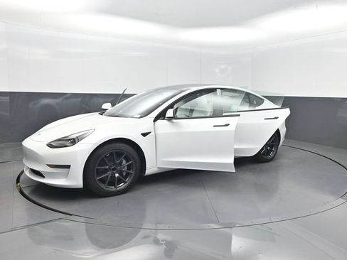 Used 2022 Tesla Model 3 Standard Range RWD image 35