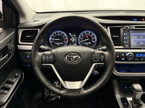 Used 2019 Toyota Highlander Limited image 9