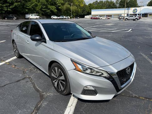 Used 2019 Nissan Altima 2.5 SR FWD image 3