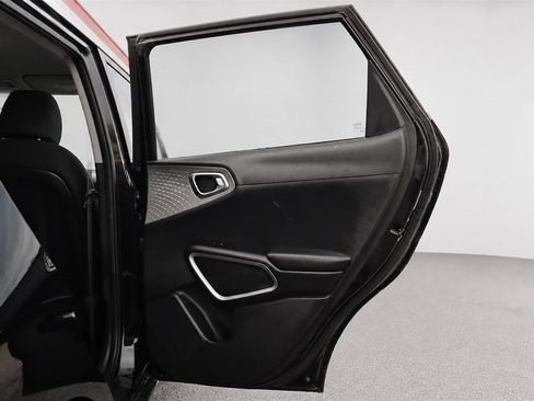 Used 2020 Kia Soul LX FWD image 13