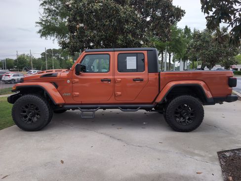 Used 2021 Jeep Gladiator Overland AWD/4WD image 7