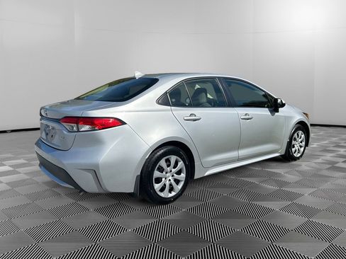 Used 2022 Toyota Corolla LE image 7