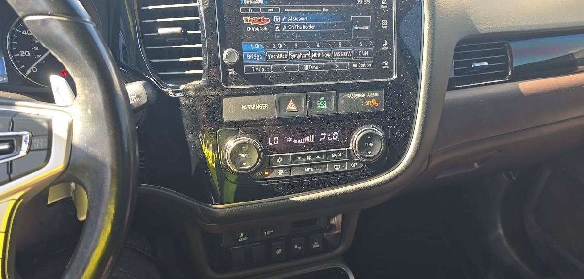Used 2018 Mitsubishi Outlander SEL AWD/4WD image 11