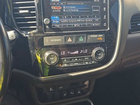 Used 2018 Mitsubishi Outlander SEL AWD/4WD image 11