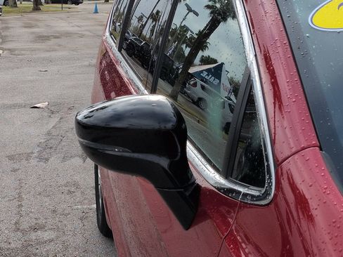 Used 2025 Chrysler Pacifica Select image 12