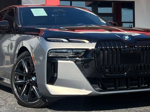 Used 2023 BMW i7 xDrive60 image 11