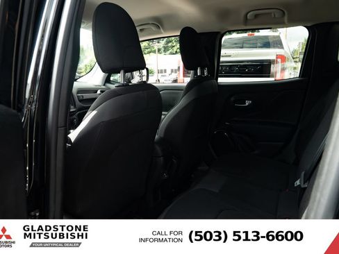 Used 2019 Jeep Renegade Altitude w/ Quick Order Package 2XM FWD image 22