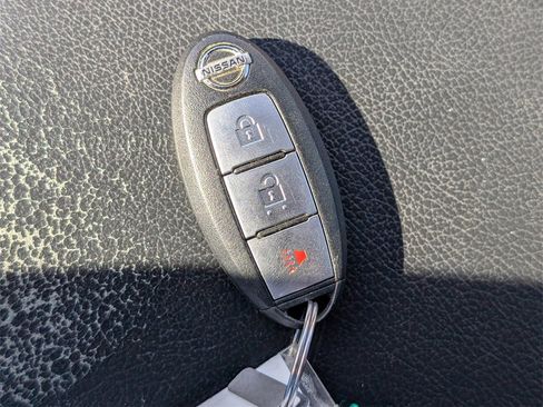 Used 2015 Nissan Pathfinder SV image 32